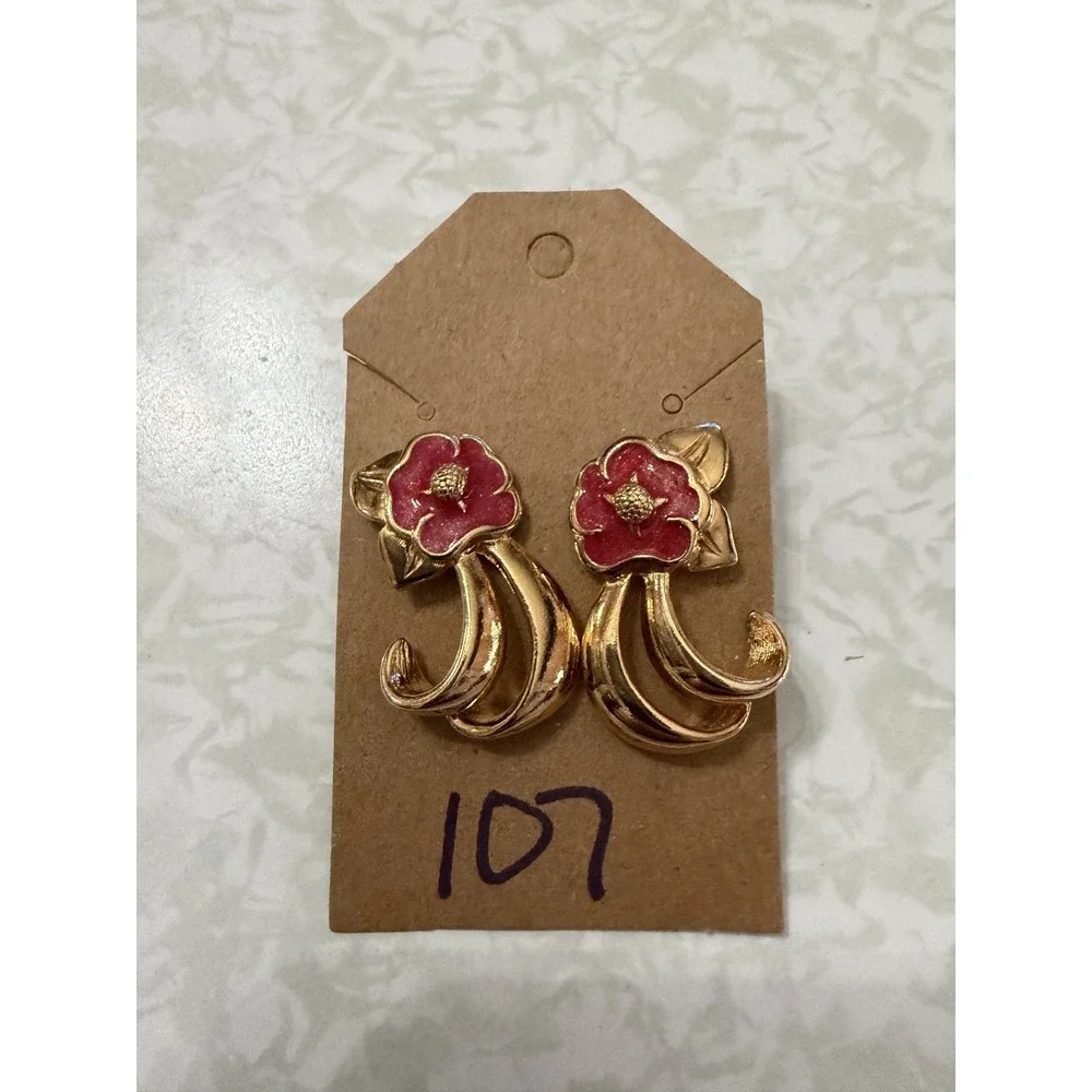 10 Pair VTG Fashion Avon Post Earrings Various Designs‎ & Colors Plastic & Metal